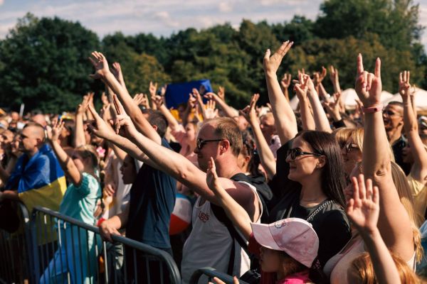 6000-osob-jedna-scena